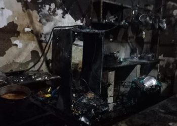 O incêndio deu perda total no ponto comercial (Foto: Divulgação/Corpo de Bombeiros)