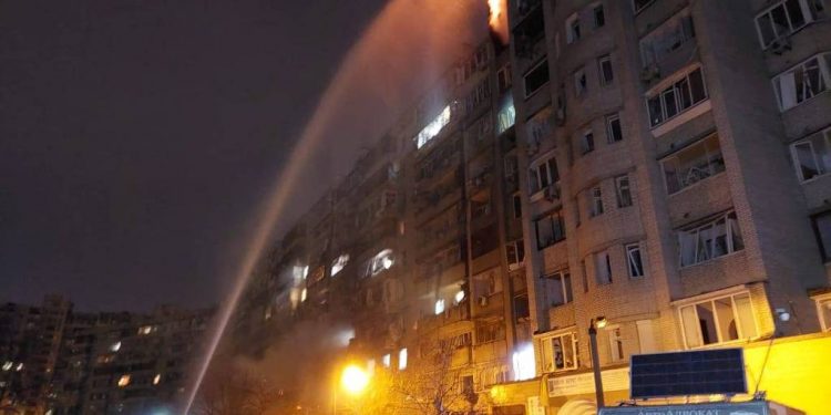 Putin fecha cerco sobre Kiev e já fala em negociar fim da guerra nos seus termos