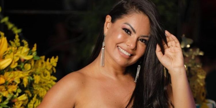 Paulinha Abelha, cantora da Calcinha Preta, está em coma com bactéria no cérebro