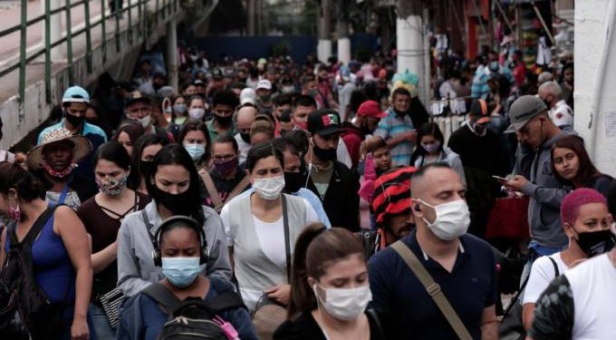 Por que algumas pessoas não pegam Covid mesmo tendo contato com um doente?