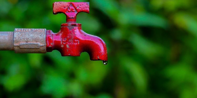 Como economizar água e deixar a conta mais barata