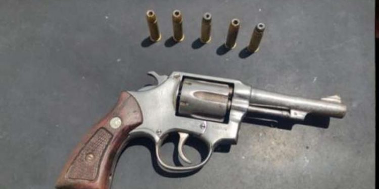 Policiamento do CPRaio efetua prisão por posse irregular de arma de fogo em Juazeiro do Norte
