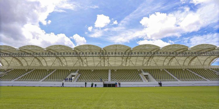Em clima de despedida do governo, Camilo Santana inaugura Arena Romeirão em Juazeiro do Norte