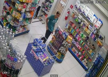 Imagem do assalto a farmácia (Foto: Reprodução)