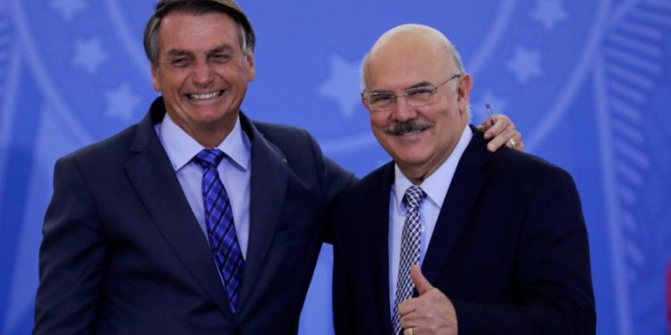 Após denúncias de corrupção, Bolsonaro decide por saída de Milton Ribeiro do Ministério da Educação
