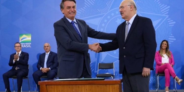 Milton Ribeiro deixa o Ministério da Educação após escândalo com pastores