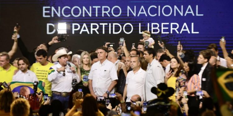 Ao lado de condenado no mensalão, Bolsonaro elogia torturador Ustra em evento