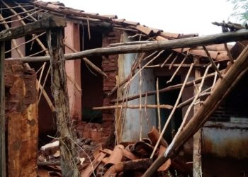 Casa ficou destruída após fortes chuvas em Várzea Alegre (Foto: Divulgação/Corpo de Bombeiros)