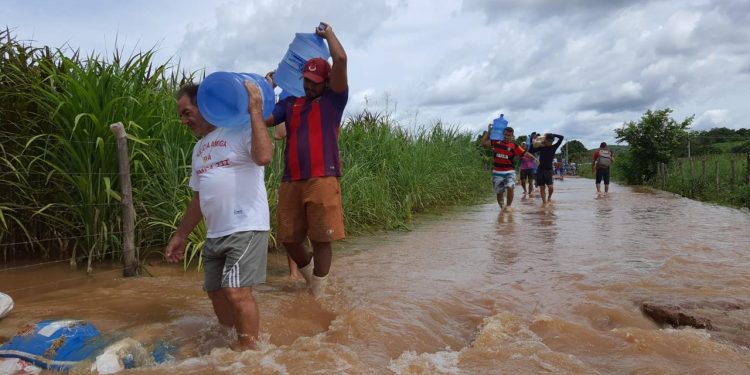 Chuvas fortes com ventanias de até 100 km devem continuar no Sul do Estado; região sofre estragos