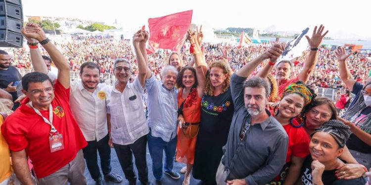 Lula diz que Bolsonaro é fascista e que governo atual destruiu instituições