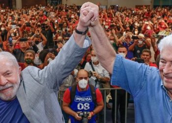 Lula participa de evento de filiação de Roberto Requião (Foto: Reprodução/Twitter/LulaOficial)