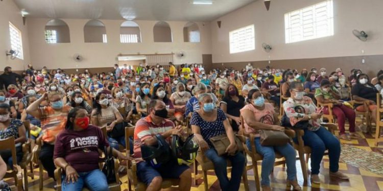 Professores de Barbalha discutem greve por atraso em reajuste salarial