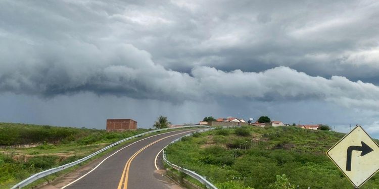 Inmet alerta que Ceará deve ter chuvas intensas “com alto grau de perigo” até as 10h desta quinta