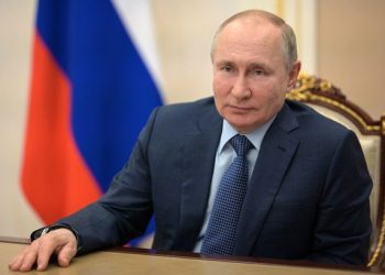 Putin sofre de câncer terminal no intestino, afirma jornal britânico