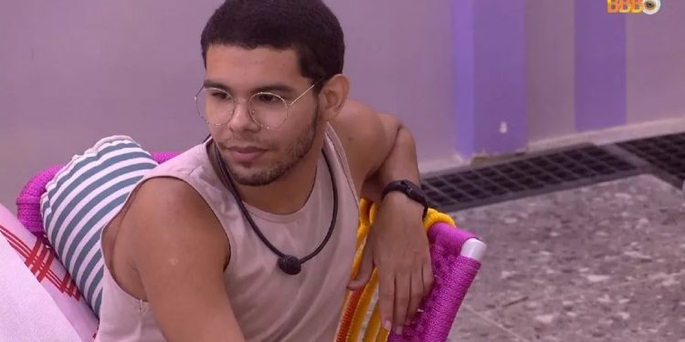 BBB22: Equipe de Vyni lança nota de repúdio após participante sofrer ataques de ódio nas redes sociais