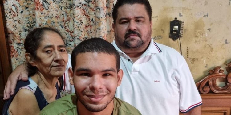 Restaurante da família de Vyni, no Crato, dobrou o faturamento após o BBB 22, diz pai do brother