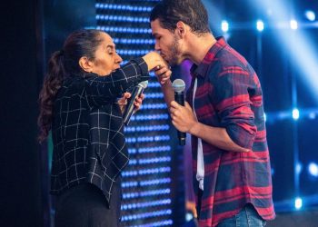 Mãe e filho não se viam desde o início do BBB 22 (Foto: Reprodução/Twitter)