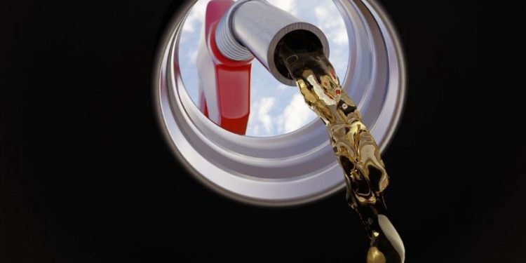 Gasolina nas alturas: 5 tentativas de economizar que fazem carro beber mais