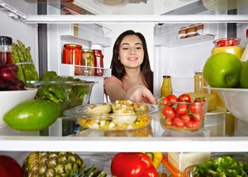 Cada alimento tem um compartimento certo e a logística dentro da geladeira deve ser obedecida (Foto: Getty Images/iStockphoto)