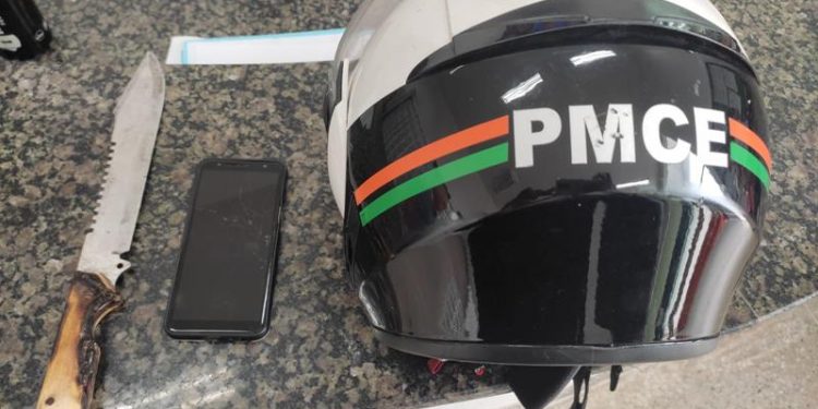 Armado com faca, homem invade casa e rouba celular, mas acaba preso pela PM em Crato