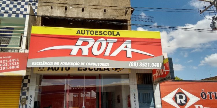 Crato: Alunos de autoescola denunciam empresa que fechou e teria causado prejuízo a mais de 200 pessoas