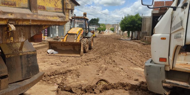 Prefeitura de Barbalha vistoria casas com risco de colapsar após cheia alagar 350 residências