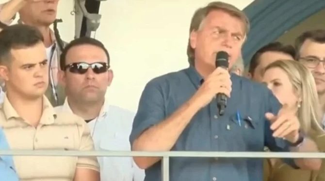 Bolsonaro usa evento oficial para convocar aliados a atos contra o STF no 1º de Maio
