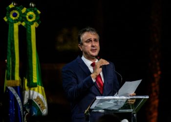 O ex-governador Camilo Santana se emocionou durante discurso de despedida do Governo do Estado (Foto: Thiago Gadelha)