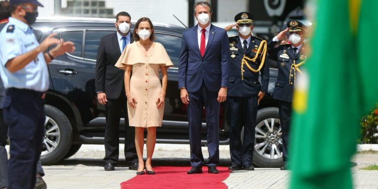 “Desejo de sucesso nesta honrosa missão”, diz Camilo à Izolda em carta de renúncia; leia a íntegra