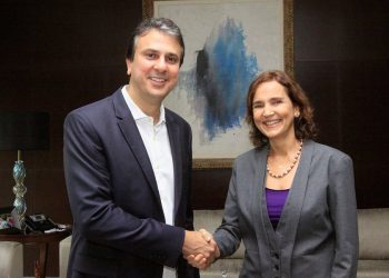 O ex-governador do Ceará, Camilo Santana (PT), e a governadora, Izolda Cela (PDT) (Foto: Divulgação)