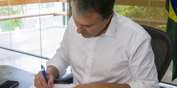 Socorro França, Janaína Farias e Gorete Pereira são exoneradas por Camilo