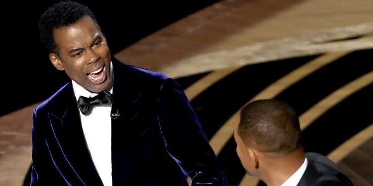 Will Smith é banido do Oscar por 10 anos após tapa em Chris Rock, decide Academia