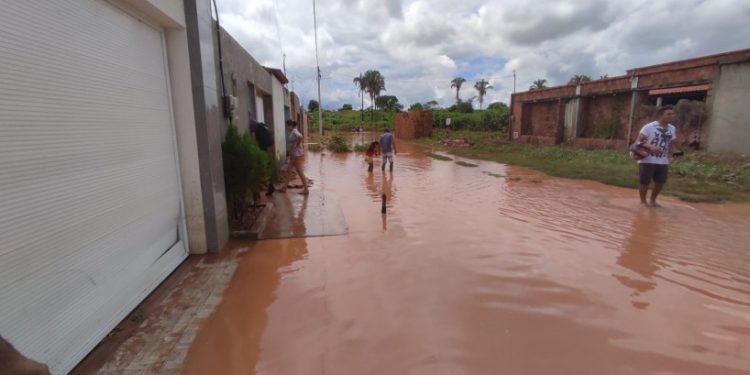 Após chuvas em Barbalha, governadora Izolda Cela se solidariza e coloca o Estado à disposição da população