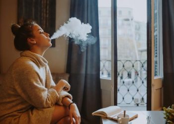 Cigarro eletrônico não trata tabagismo e ainda traz riscos graves à saúde