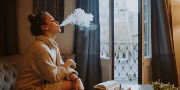 Cigarro eletrônico não trata tabagismo e ainda traz riscos graves à saúde