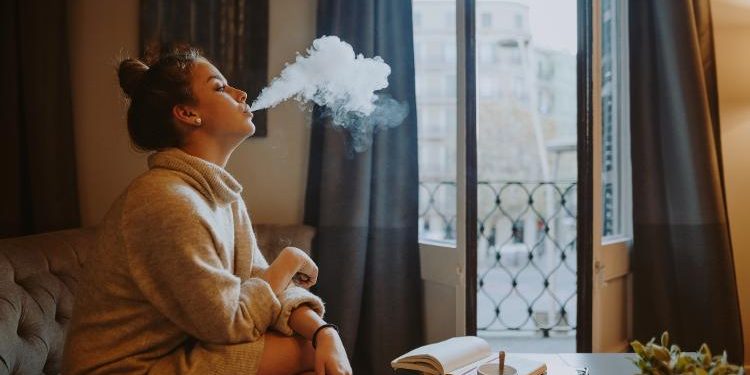 Cigarro eletrônico não trata tabagismo e ainda traz riscos graves à saúde