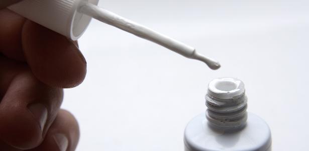 Adolescentes cheiram pó de corretivo em escolas; entenda os perigos dessa prática