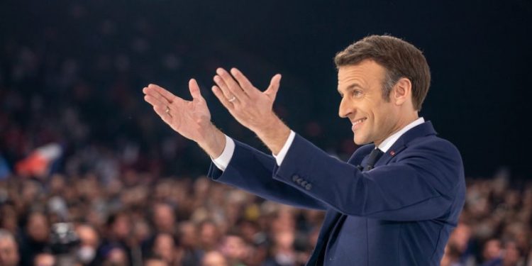 O presidente reeleito da França, Emmanuel Macron, durante evento de campanha no 1º turno (Foto: Reprodução/Facebook/Emmanuel Macron avec vous)