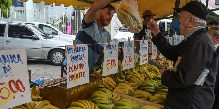 Brasil tem a maior inflação para o mês de março em 28 anos