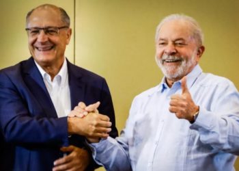 Alckmin e Lula durante encontro entre dirigentes de PT e PSB no último dia 8 (Foto: Aloisio Mauricio/Fotoarena/Estadão Conteúdo)