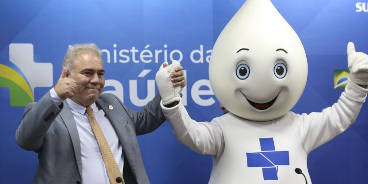 Queiroga assina portaria que encerra emergência sanitária por conta da Covid-19