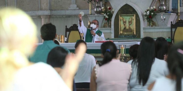 Ceará terá ponto facultativo na próxima quinta-feira (14), anuncia Izolda Cela