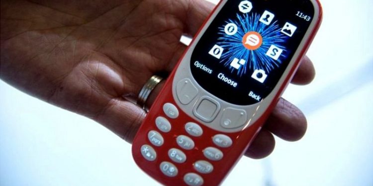 ‘Telefones burros’: como os celulares sem conexão estão ressurgindo no mundo hiperconectado