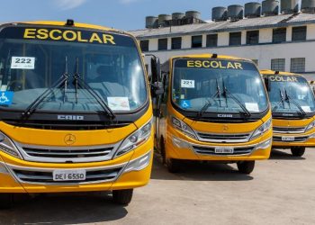 Ônibus escolares comprados pelo Ministério da Educação (Foto: Diego Rocha/MEC)