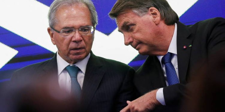 Governo tira verba de outras áreas para dar reajuste de 5% a servidores