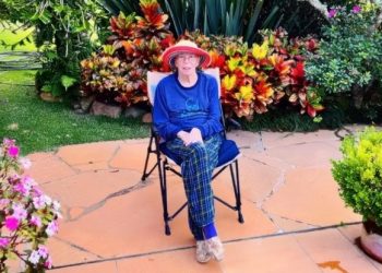 Em homenagem a Bolsonaro, Rita Lee chama câncer no pulmão de “Jair” após anúncio da cura