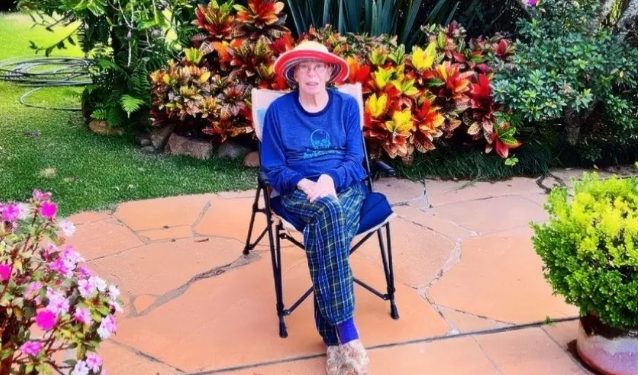 Em homenagem a Bolsonaro, Rita Lee chama câncer no pulmão de “Jair” após anúncio da cura