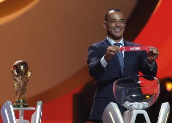 Bicampeão do mundo, Cafu sorteou o Brasil no Grupo G da Copa de 2022, no Qatar (Foto: Matthew Ashton/Getty Images)