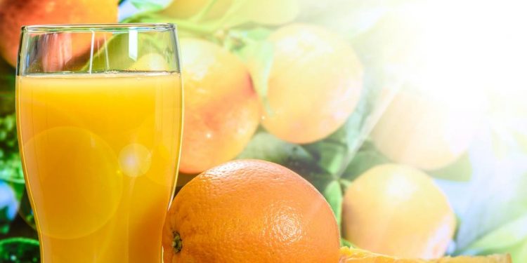 Vitamina C: novo estudo revela como a deficiência faz mal ao cérebro