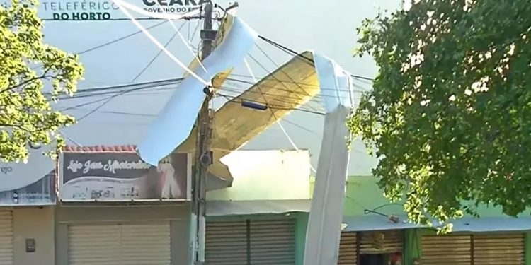 Ventania arranca telhas da estação do teleférico do Horto em Juazeiro do Norte